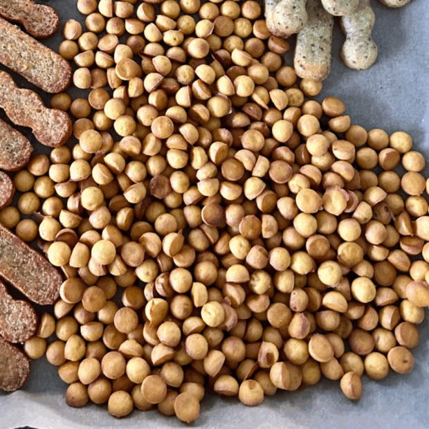 Viele feritg gebackene Halbkugel Snacks